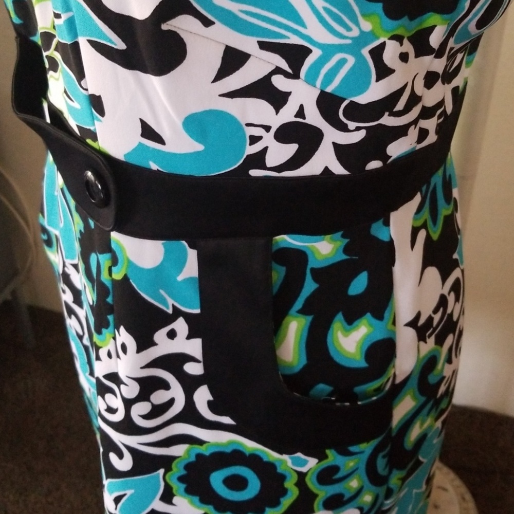 Dress. - Picture 4 of 4